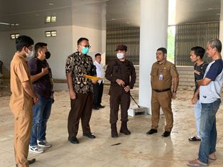 Kejari Tinjau Enam Proyek Disdikpora Kuansing, Ada Apa ?